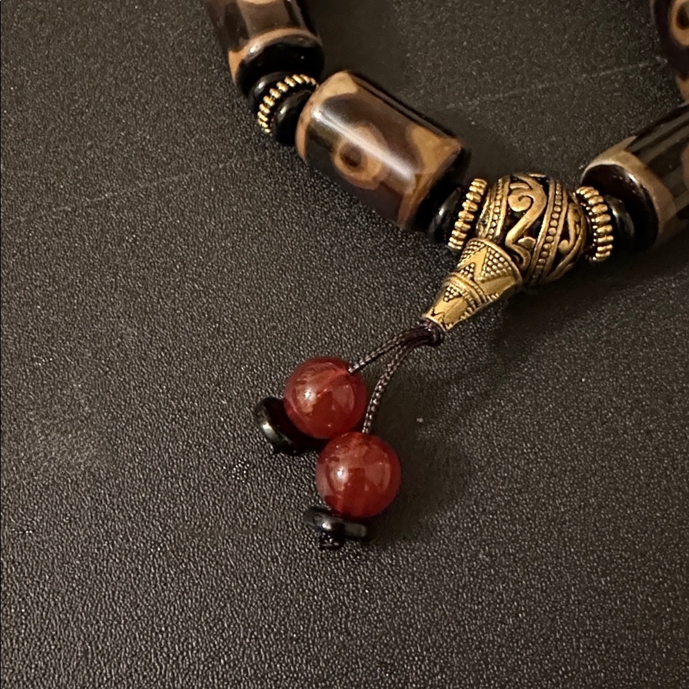 Beaded Bracelet With Unique Patterns - image 2